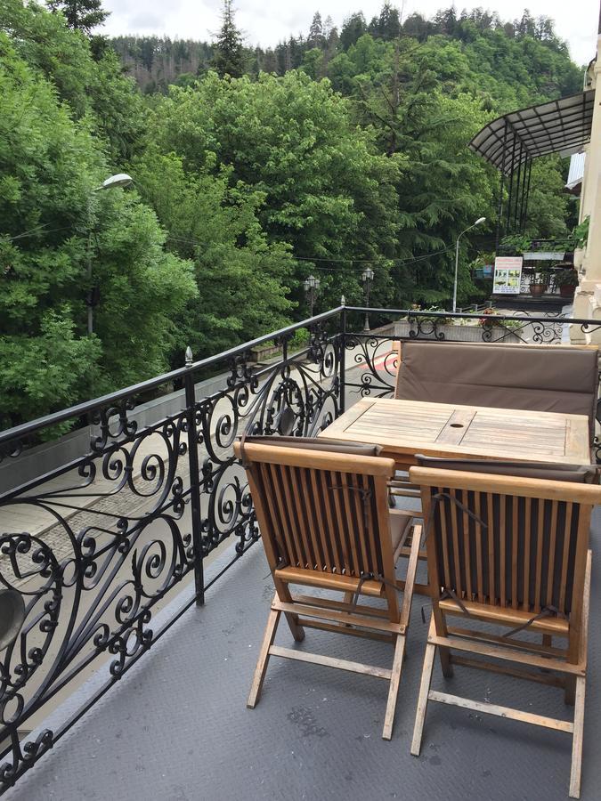R And B Hotell Borjomi Exteriör bild